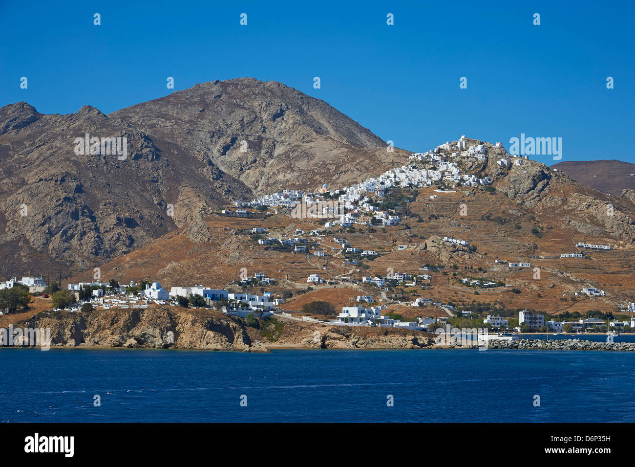 Hora, la cittadina principale su uno sperone roccioso, Serifos, Cicladi, isole greche, Grecia, Europa Foto Stock