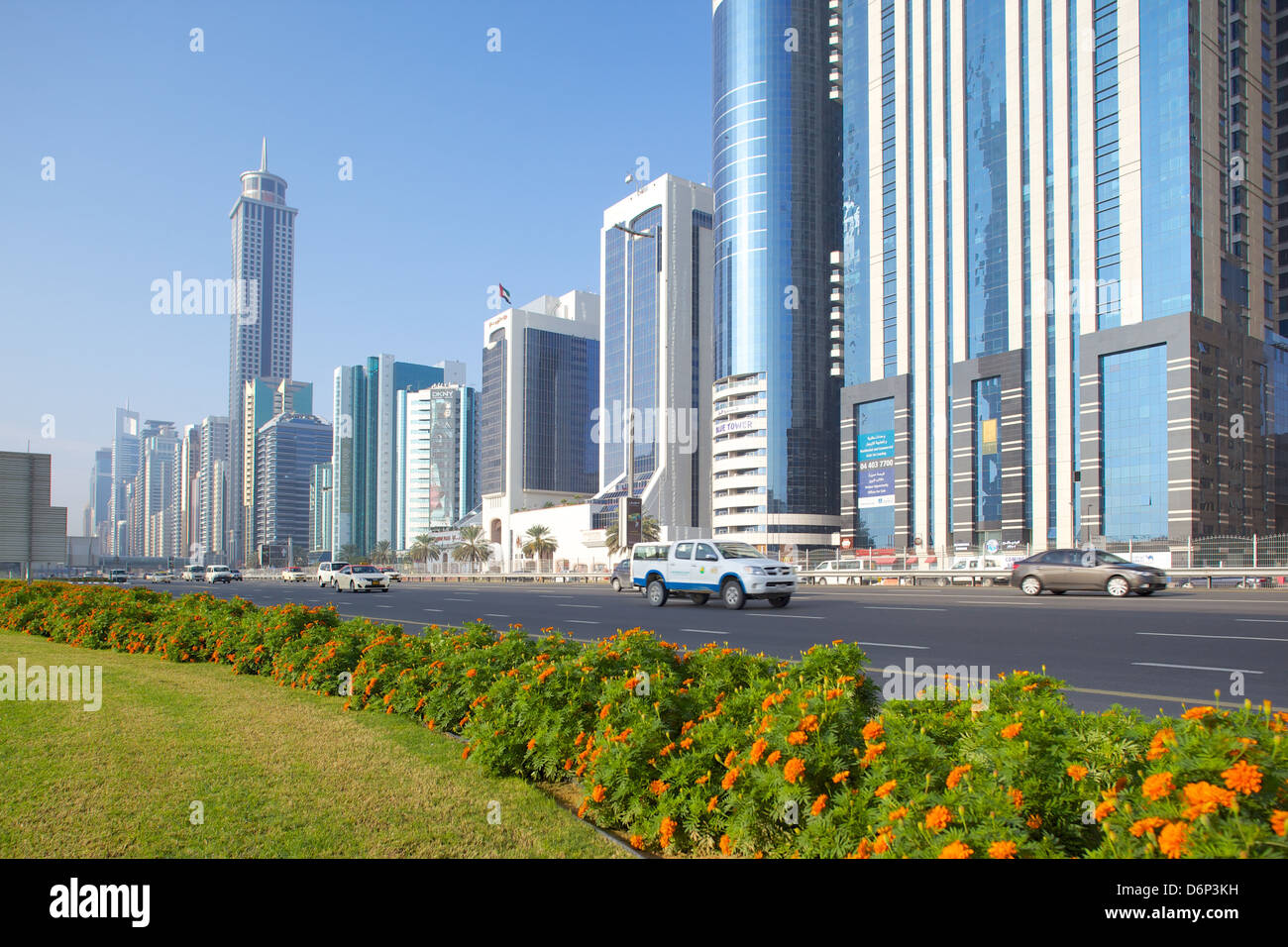 Grattacieli su Sheikh Zayed Road, Dubai, Emirati Arabi Uniti, Medio Oriente Foto Stock