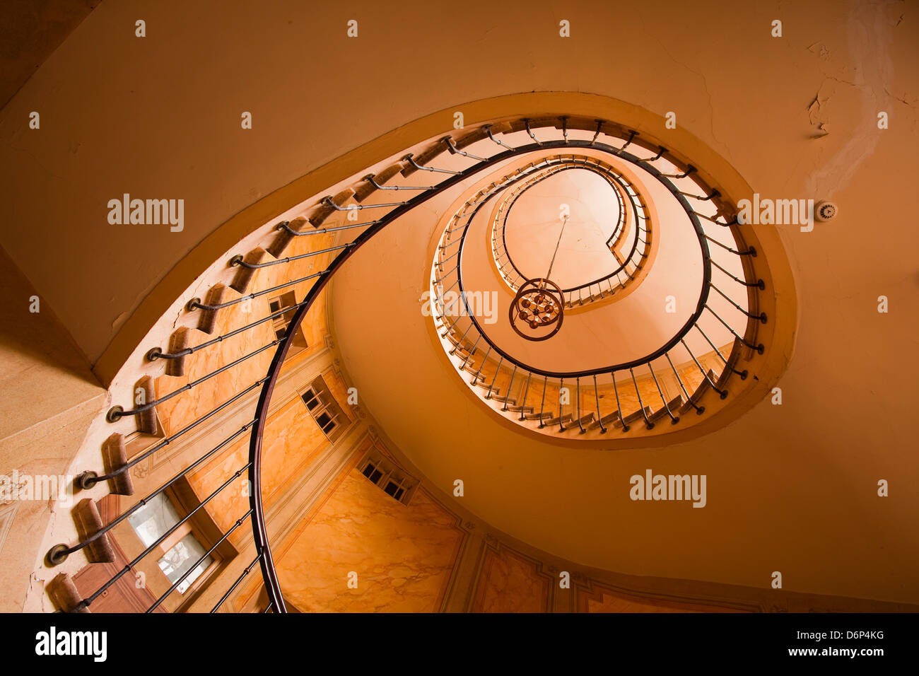 Una scala a chiocciola in Galerie Vivienne, Parigi, Francia, Europa Foto Stock