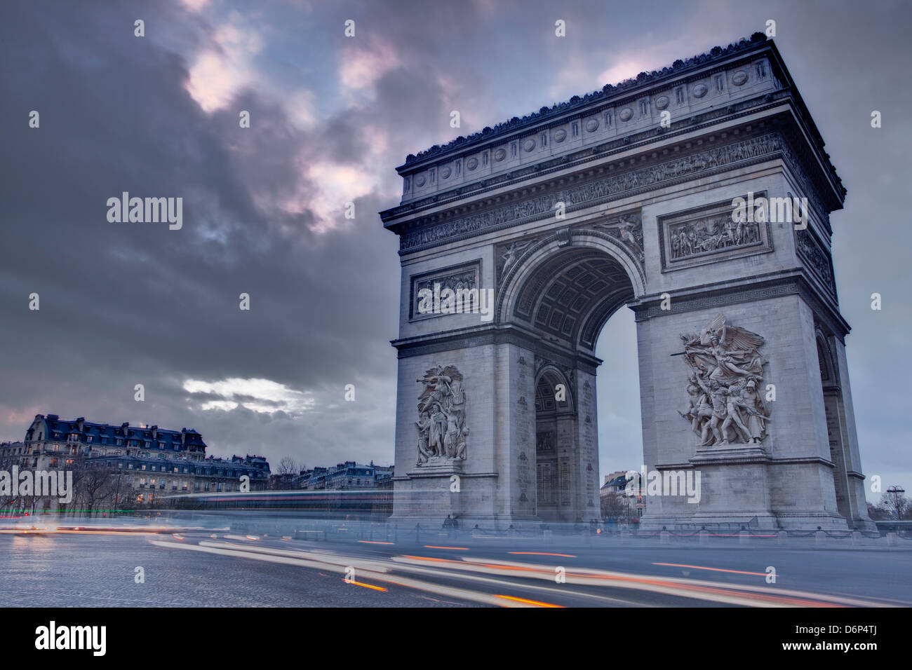 L'Arc de Triomphe al crepuscolo, Parigi, Francia, Europa Foto Stock