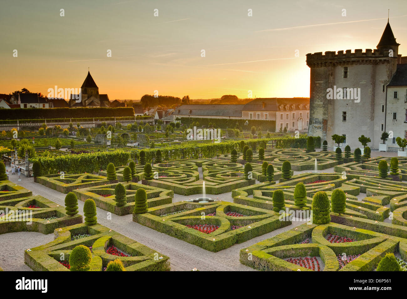 Il Chateau de Villandry e i suoi giardini al tramonto, Sito Patrimonio Mondiale dell'UNESCO, Indre-et-Loire, Valle della Loira, in Francia, in Europa Foto Stock