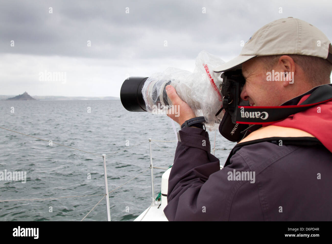 Fotografare St Michael's Mount da una barca; Cornovaglia; Regno Unito Foto Stock