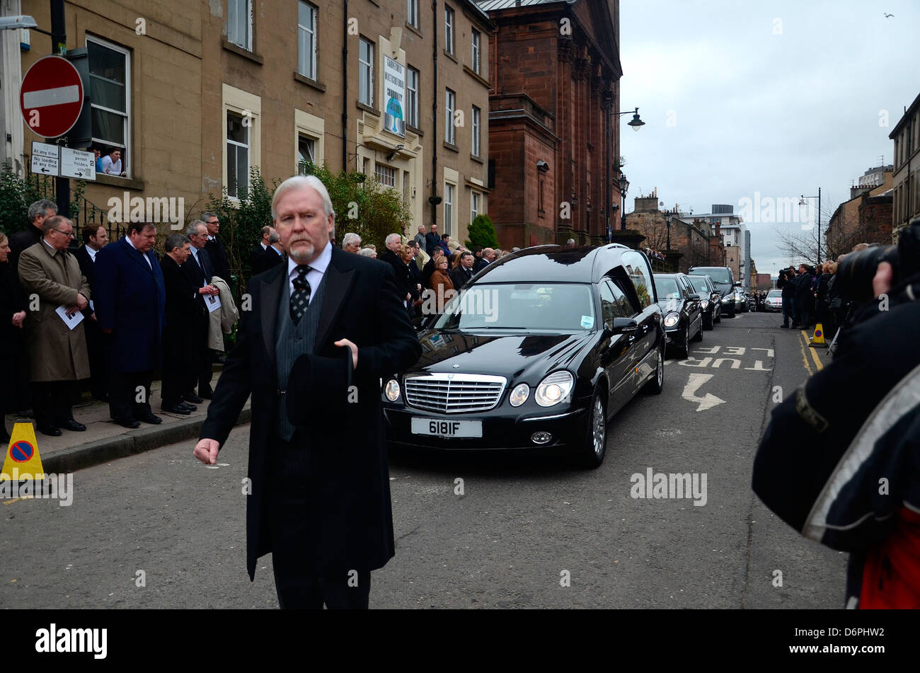 Il funebre al funerale di Paul McBride QC, tenutasi a San Luigi' chiesa in Garnethill Glasgow, Scozia - 12.03.12 Foto Stock