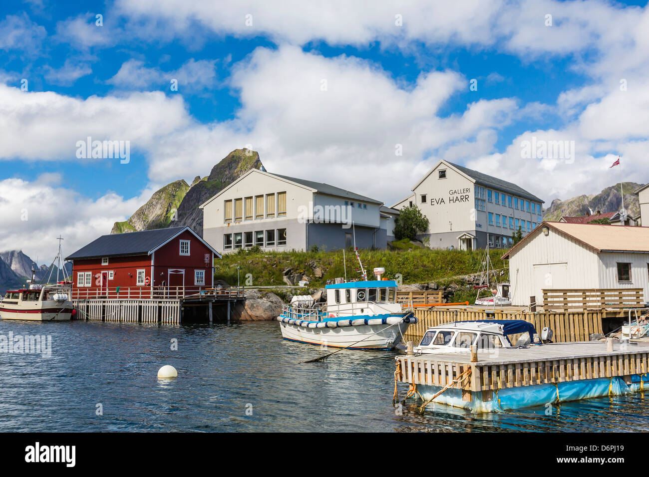 Merluzzo norvegese città di pescatori di Reine, Isole Lofoton, Norvegia, Scandinavia, Europa Foto Stock