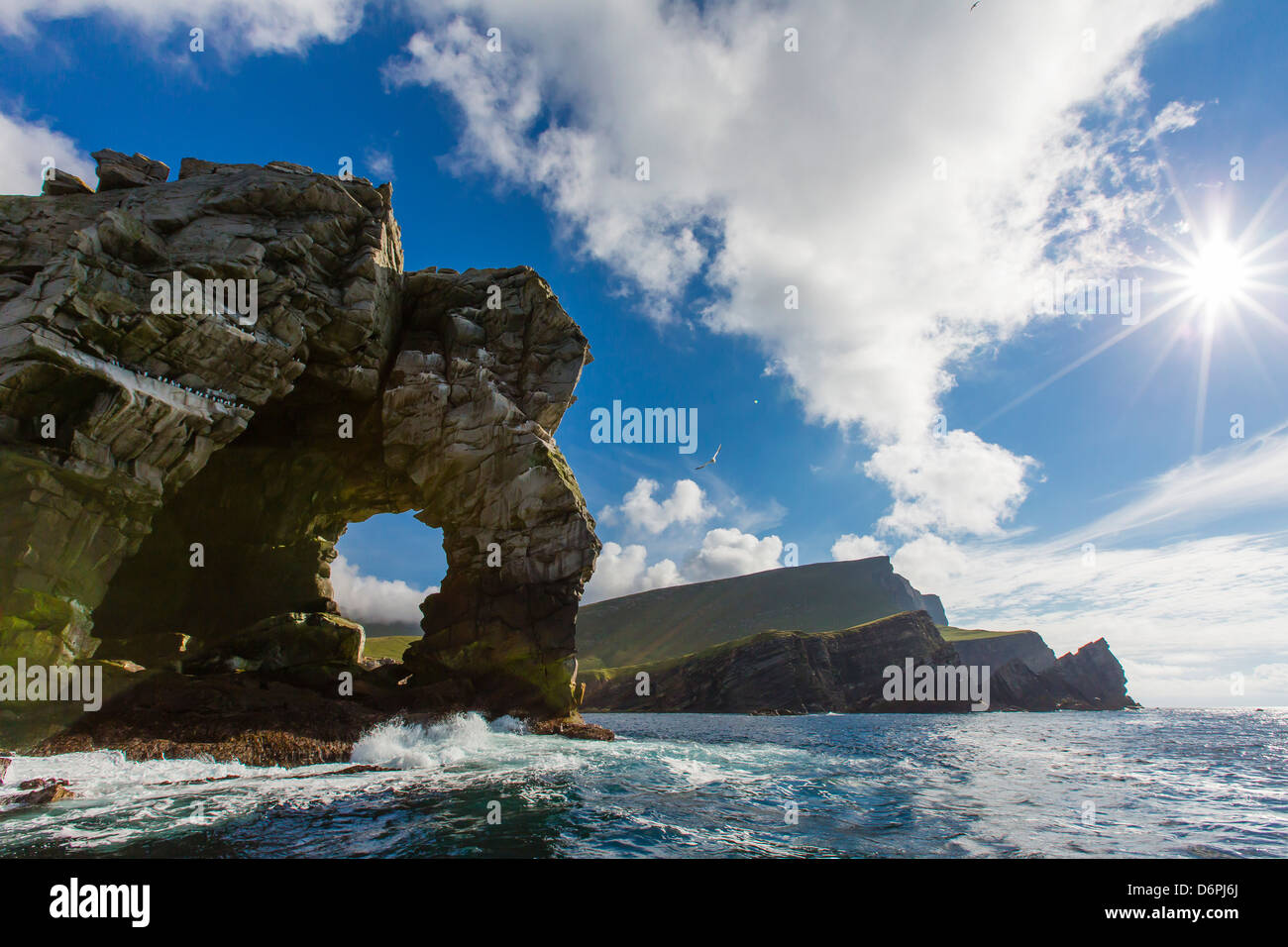 Formazione rocciosa conosciuta come Gada nello stack su Foula Isola, Shetland Scozia, Regno Unito, Europa Foto Stock