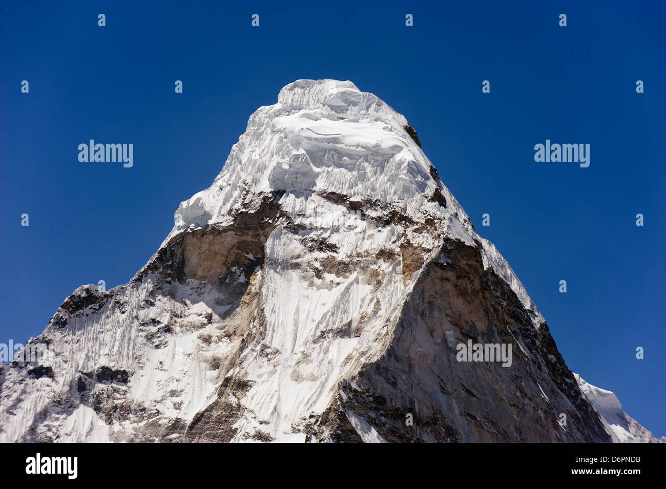 Ama Dablam (6812m), Solu Khumbu Everest Regione, Parco Nazionale di Sagarmatha, Himalaya, Nepal, Asia Foto Stock