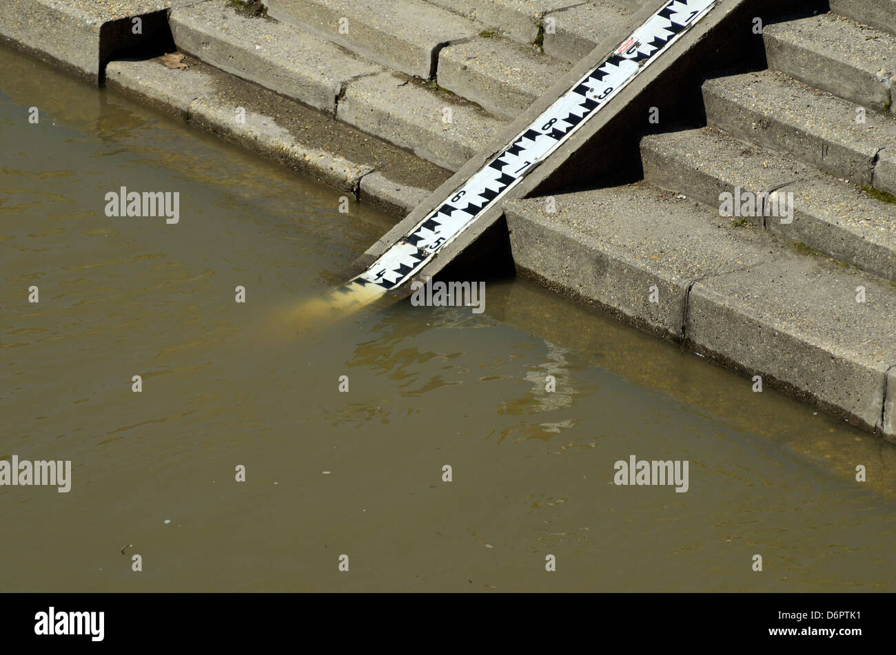 Le inondazioni del fiume Tisza a Szeged Ungheria Paesi CEE, misurazione Foto Stock