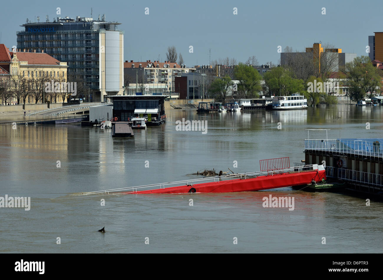 Le inondazioni del fiume Tisza a Szeged Ungheria Europa primavera 2013 Foto Stock