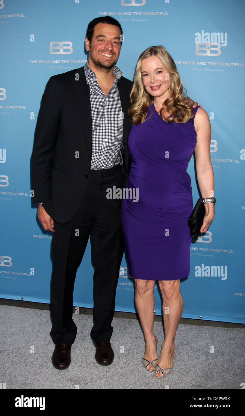 Bobby Ghassemieh e Jennifer Gareis venticinquesimo anniversario partito per CBS' 'il GRASSETTO ed il bello" tenutasi presso Hill Street Foto Stock