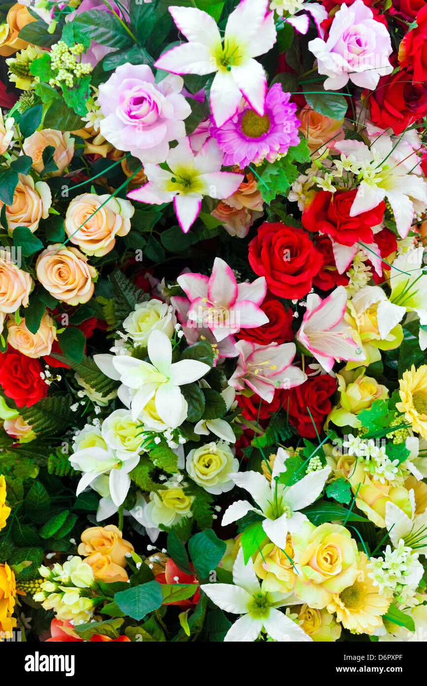 Composizione di fiori artificiali in serra Foto Stock