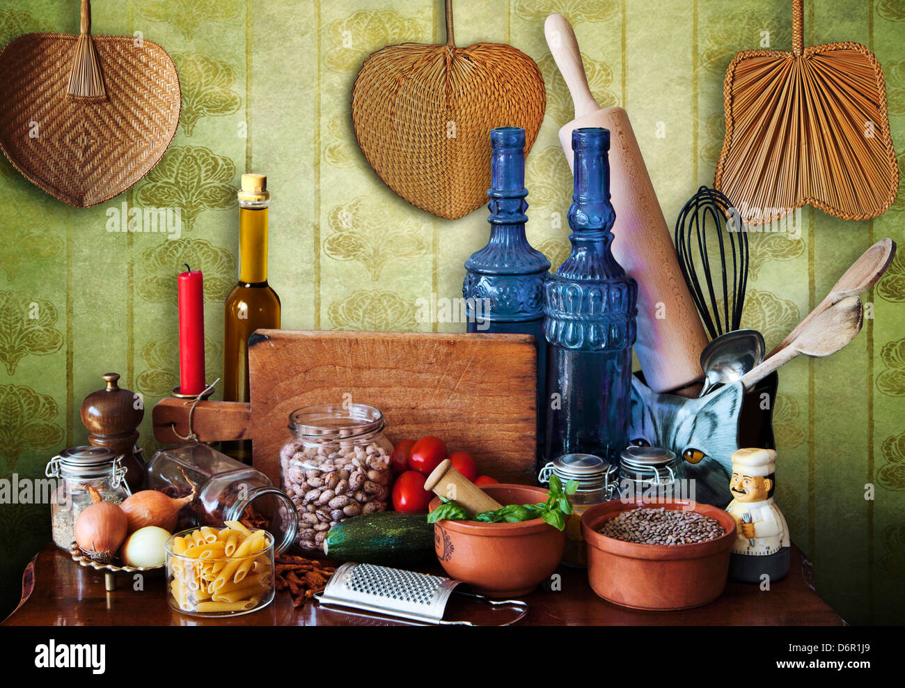 Pomodoro timer - timer da cucina meccanico a forma di pomodoro per cucinare  o studiare su sfondo grigio. Inserire il testo Foto stock - Alamy