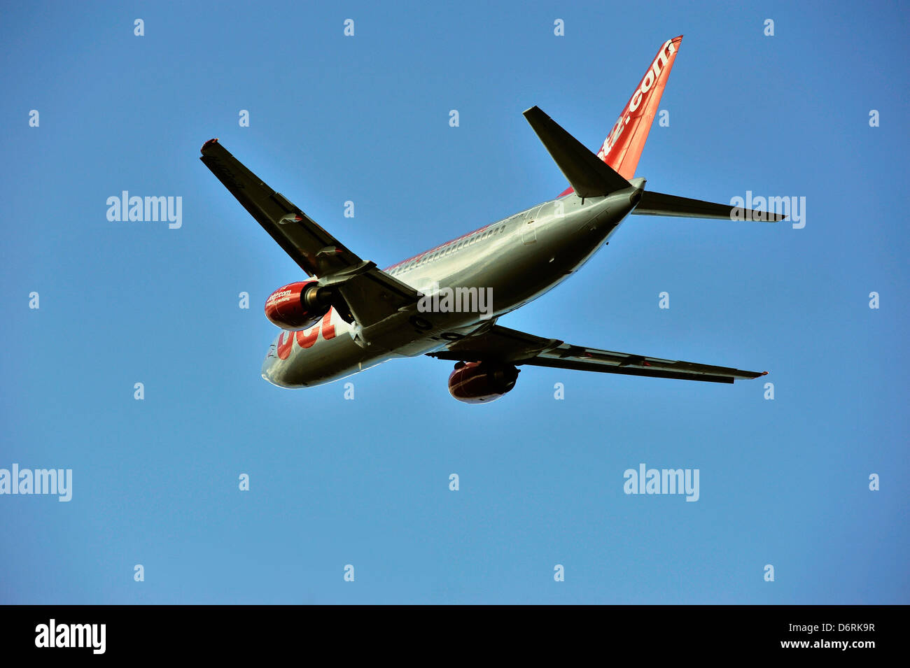 Jet2 Boeing 737 decollo dall'Aeroporto Internazionale di Leeds Bradford Foto Stock