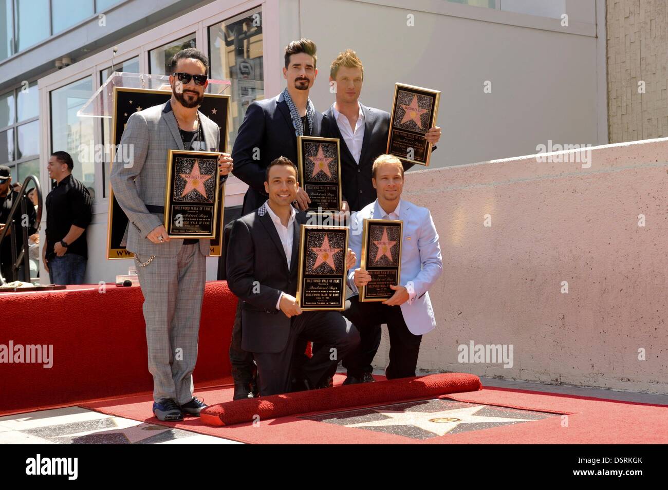 Los Angeles, Stati Uniti d'America. Il 22 aprile, 2013. A.J. McLean, Howie Dorough, Kevin Scott Richardson, Nick Carter, Brian Littrell alla cerimonia di induzione per la stella sulla Hollywood Walk of Fame per i Backstreet Boys, Hollywood Boulevard, Los Angeles, CA 22 aprile 2013. Foto di: Elizabeth Goodenough/Everett raccolta/Alamy Live News Foto Stock