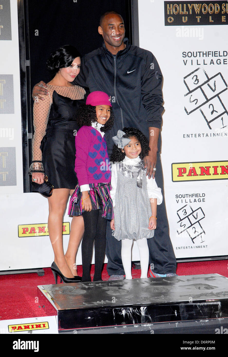 Kobe Bryant, sua moglie Vanessa Bryant e le loro figlie Natalia e Gianna Maria-Onore Los Angeles Lakers star, Kobe Bryant, Foto Stock
