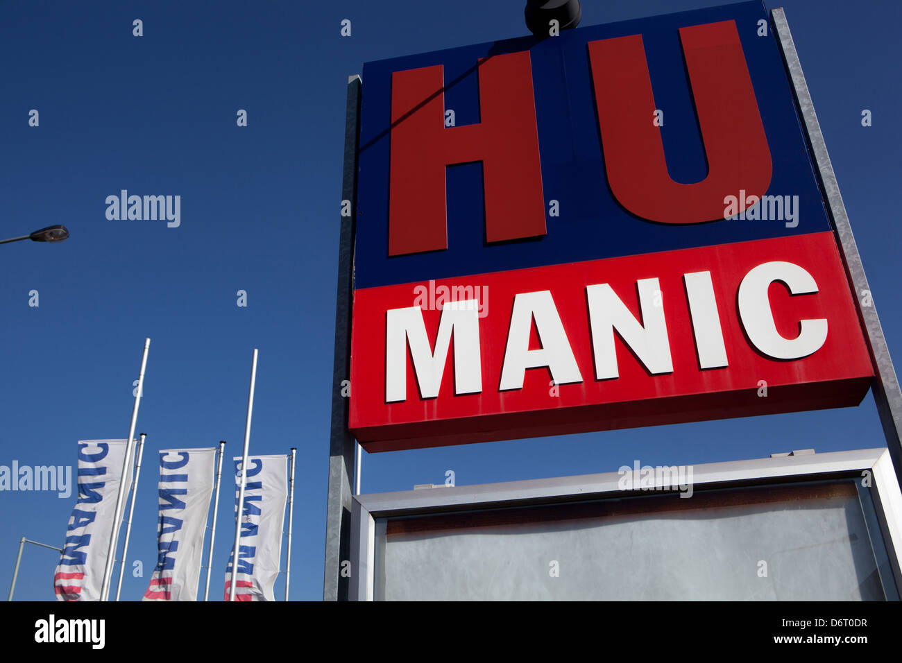 Cartello con il logo Humanic Shop Foto Stock