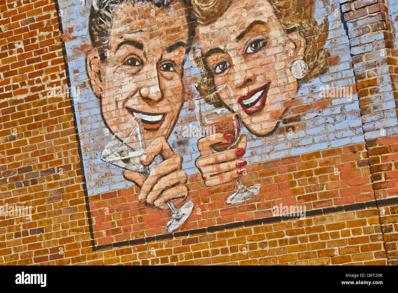 Dipinto murale su esterno in mattoni della Royal Crown Cola Bottling Company edificio, Columbia, nella Carolina del Sud, STATI UNITI D'AMERICA Foto Stock