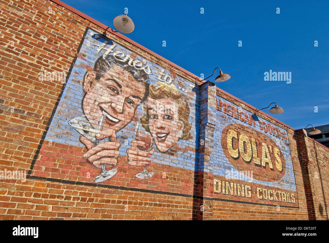 Dipinto murale su esterno in mattoni della Royal Crown Cola Bottling Company edificio, Columbia, nella Carolina del Sud, STATI UNITI D'AMERICA Foto Stock