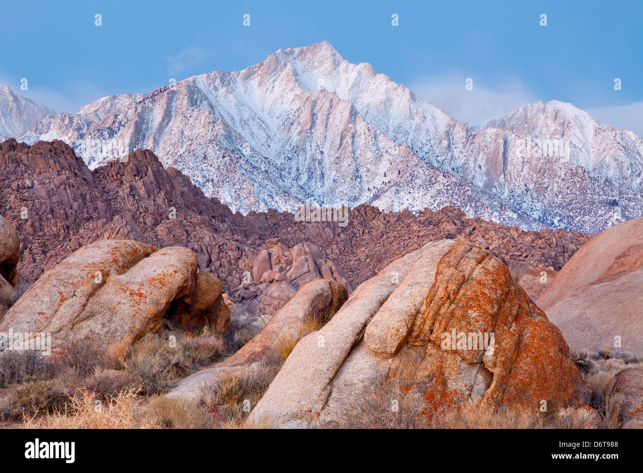 Stati Uniti, California, Alabama colline e Lone Pine picco, vicino a Lone Pine Foto Stock