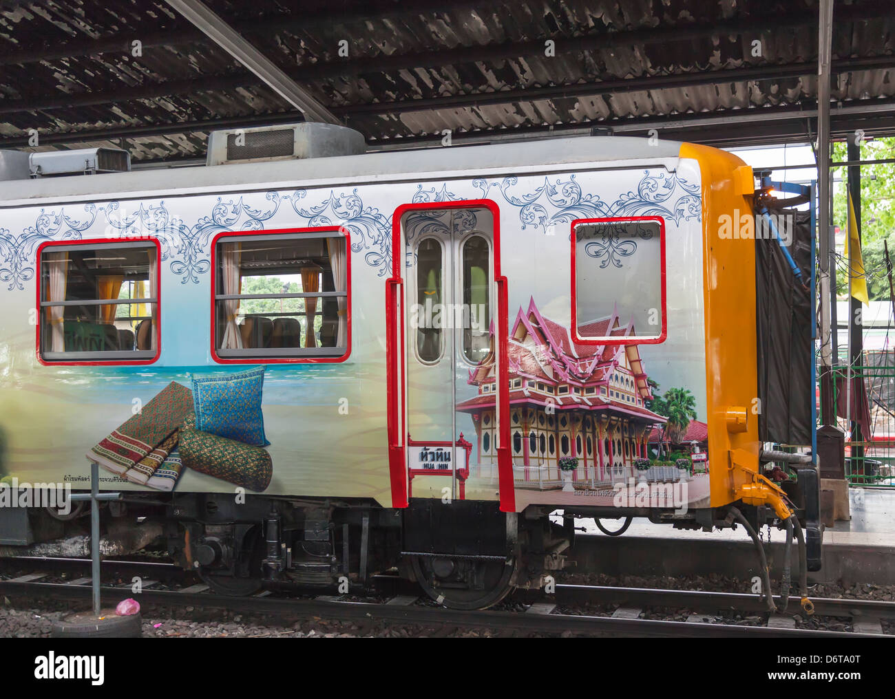 Trasporto in treno alla stazione di Bangkok in Thailandia Foto Stock
