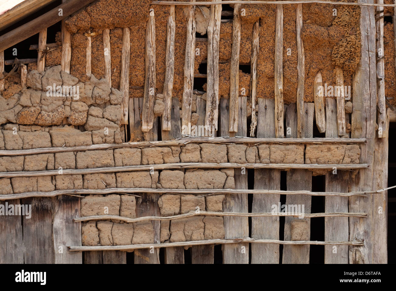 La costruzione dell'edificio. Close-up di dettaglio il più antico edificio (circa. 1930) Karanambu Ranch. La Guyana. Legname, graticcio, legno Foto Stock