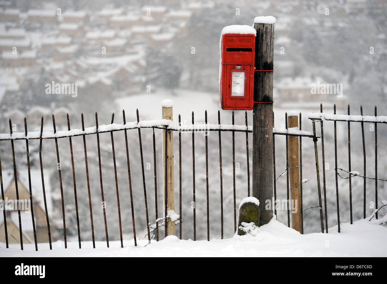 Un tradizionale red letter box in Stroud valli, GLOUCESTERSHIRE REGNO UNITO Foto Stock