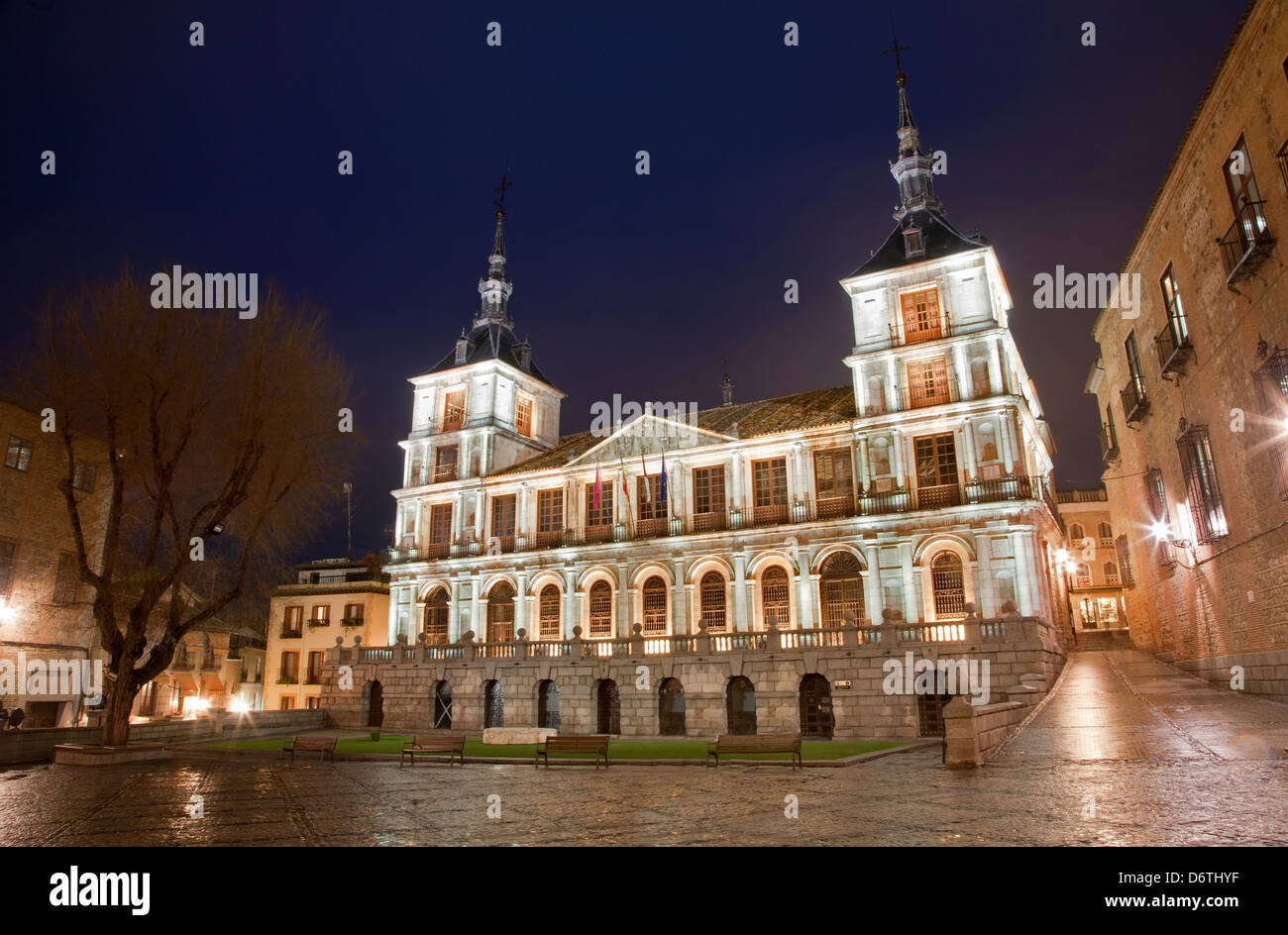 Toledo - municipio nel crepuscolo della sera Foto Stock