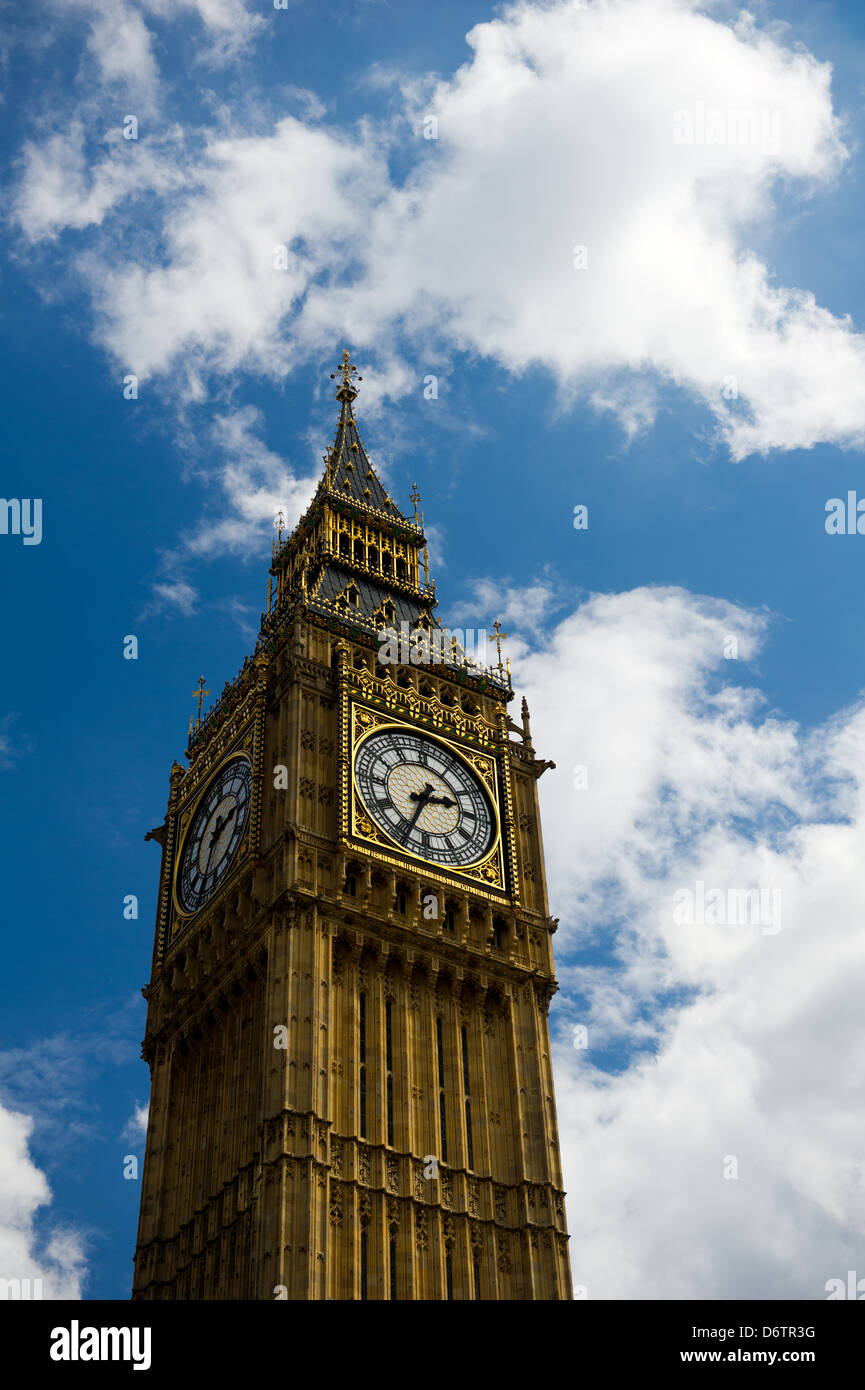 London, Regno Unito - Palazzo di Westminster (sede del parlamento) Big Ben clock tower. Foto Stock
