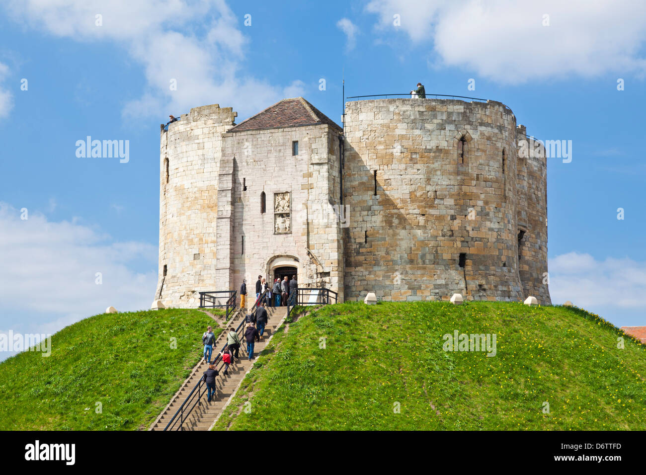 Clifford's Tower l'ex castello di York città del North Yorkshire Inghilterra GB Europa Foto Stock