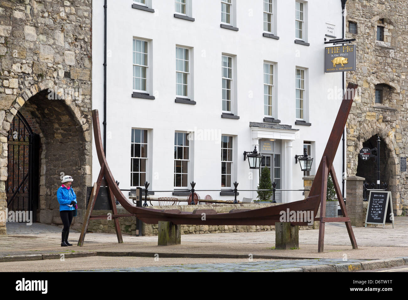 Replica del borgo medievale di nave da carico su Western Esplanade,Southampton, Hampshire County,l'Inghilterra,Regno Unito Foto Stock