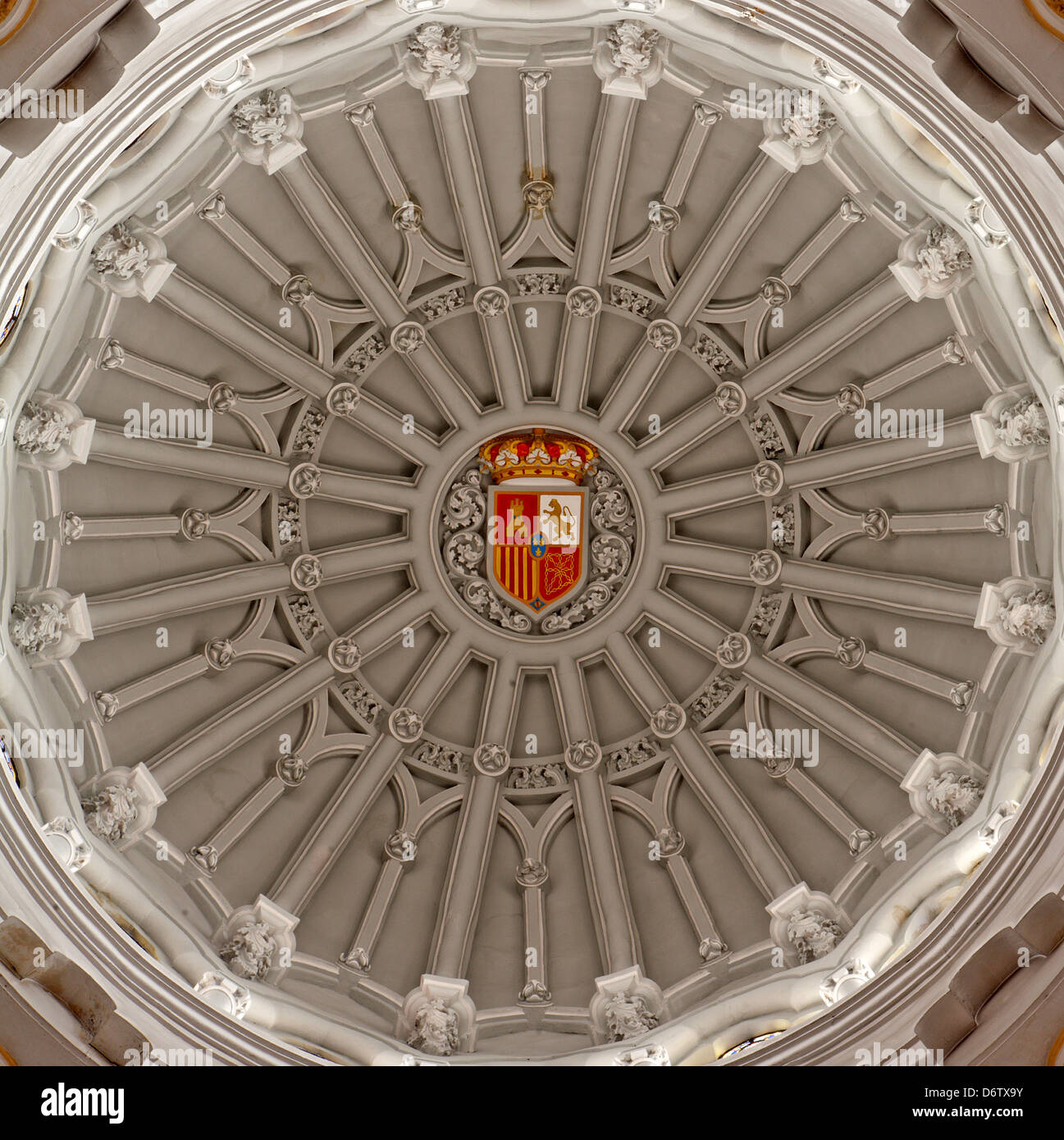 MADRID - MARZO 10: Cupola della chiesa di hl. Theresia Foto Stock