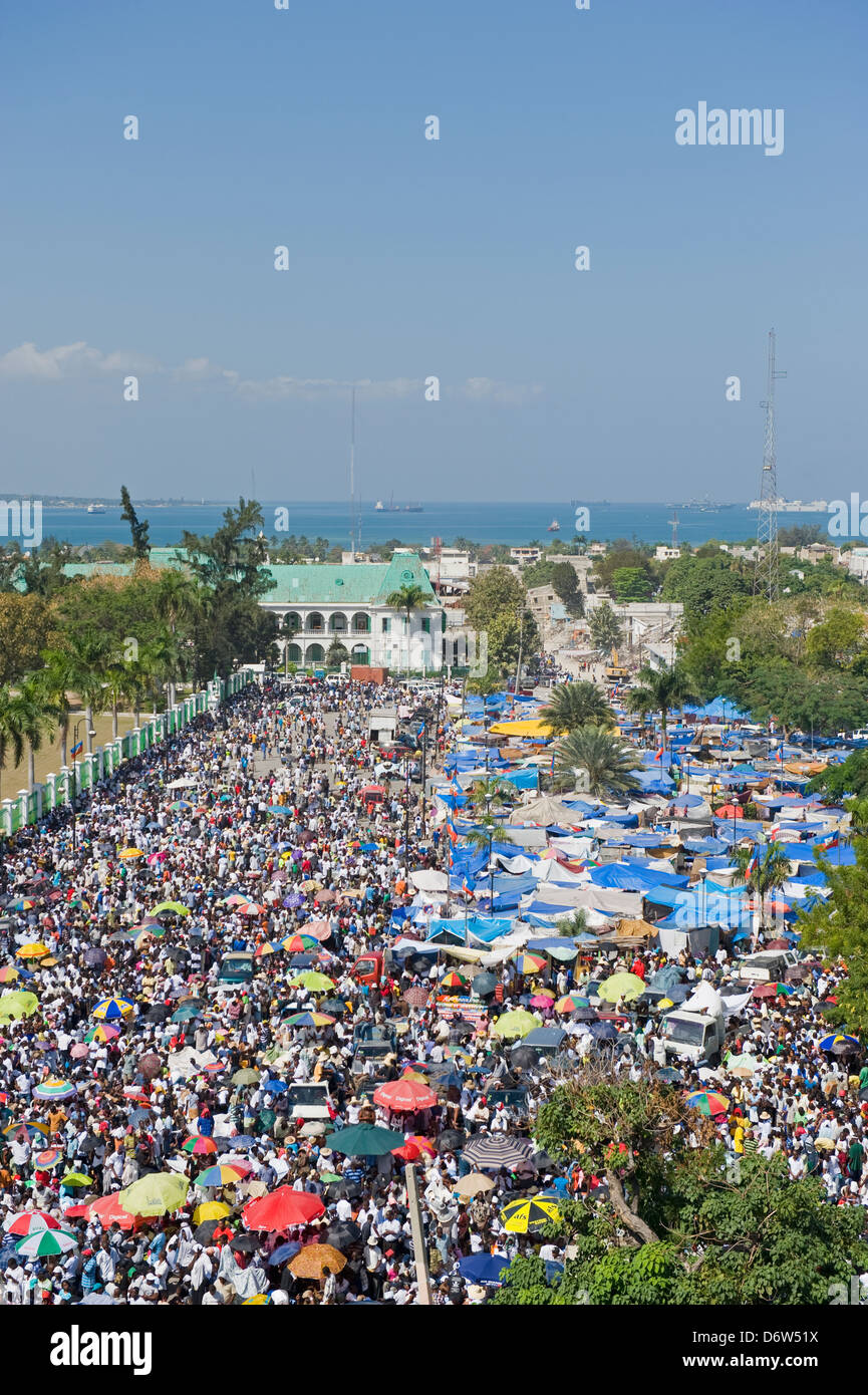 Il memorial day celebrazione 1 mese dopo il gennaio 2010 terremoto, Port-au-Prince, Haiti, dei Caraibi Foto Stock
