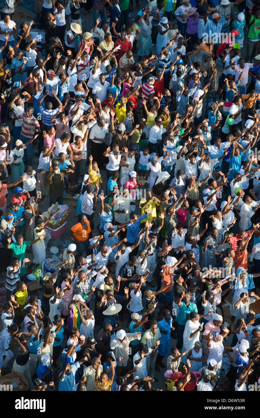 Il memorial day celebrazione 1 mese dopo il gennaio 2010 terremoto, Port-au-Prince, Haiti, dei Caraibi Foto Stock