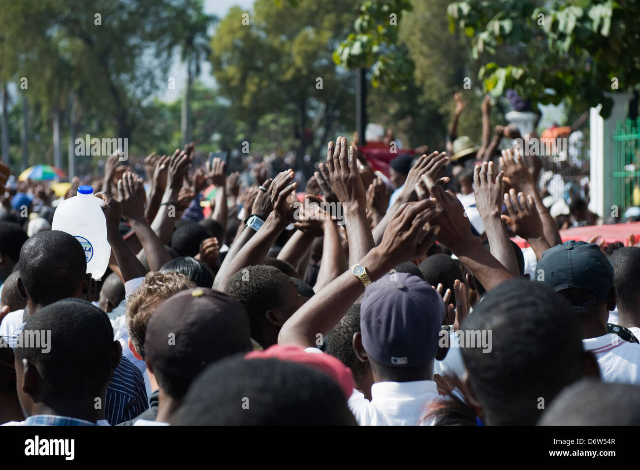Il memorial day celebrazione 1 mese dopo il gennaio 2010 terremoto, Port-au-Prince, Haiti, dei Caraibi Foto Stock