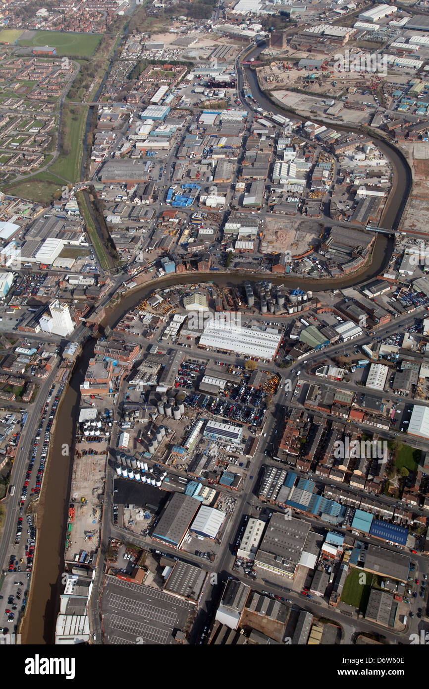 Vista aerea dell'industria intorno al fiume scafo a nord del centro di Hull Foto Stock