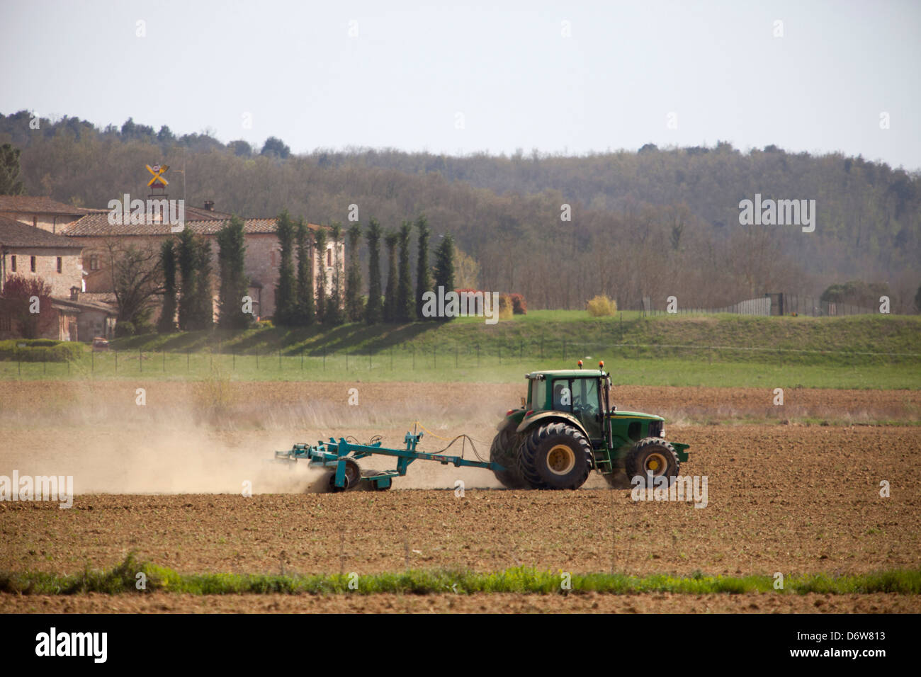 Trattore, lavori agricoli, area di Siena, Toscana, Italia, Europa Foto Stock
