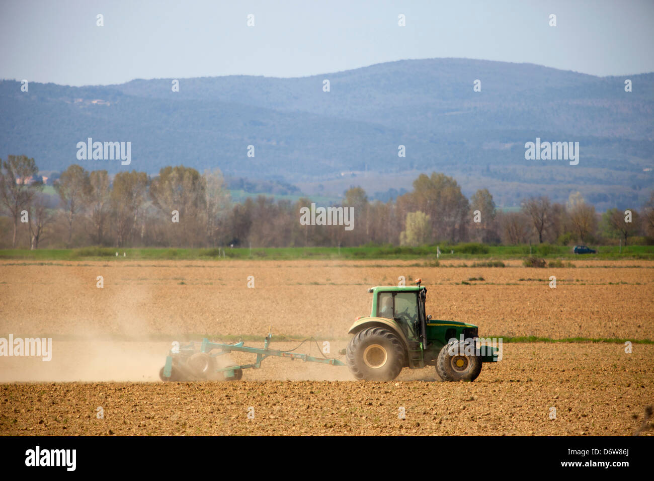 Trattore, lavori agricoli, area di Siena, Toscana, Italia, Europa Foto Stock