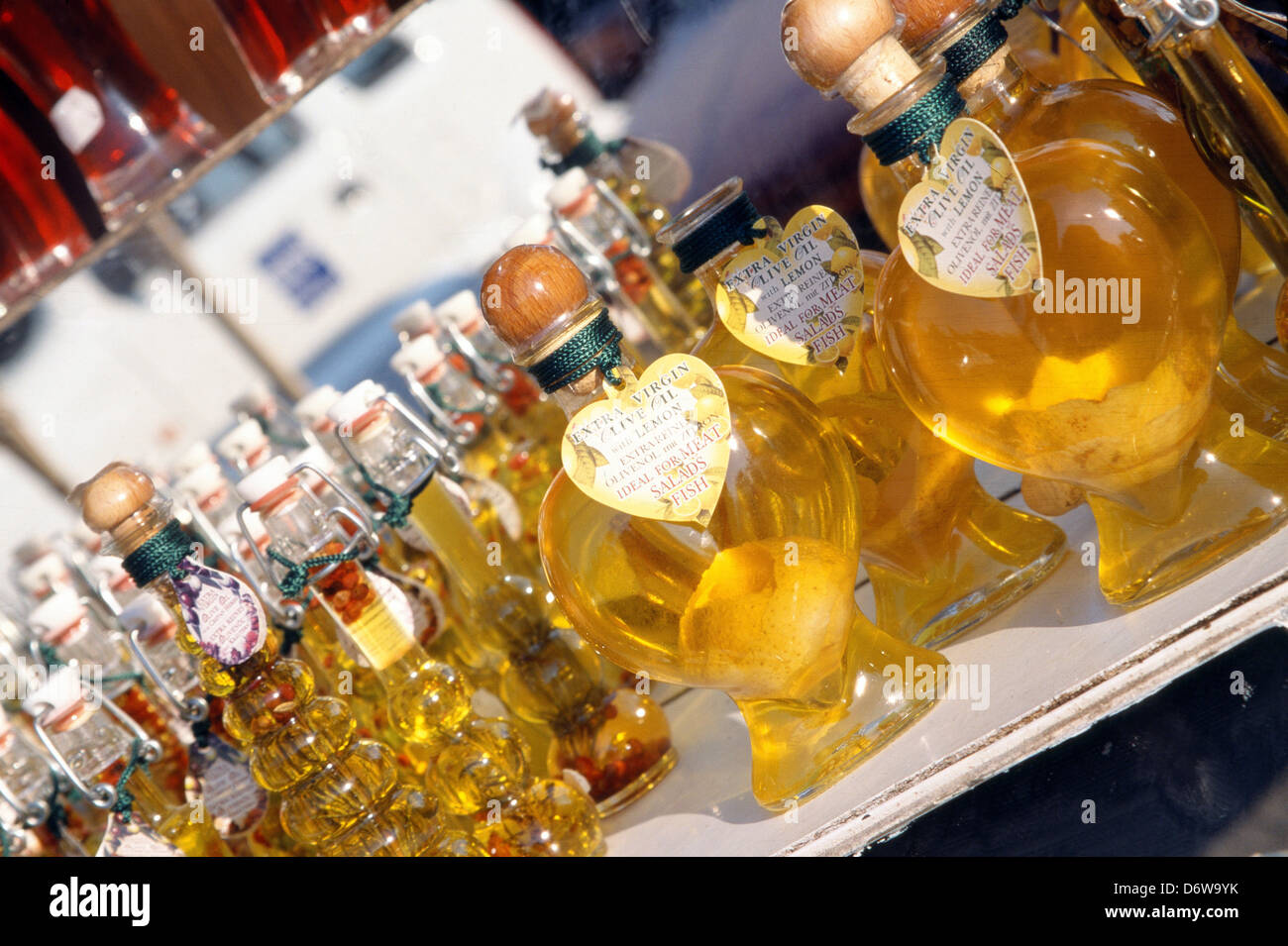 Grecia Isola di Kos, Zia Village, bottiglie con olio di oliva Foto stock -  Alamy