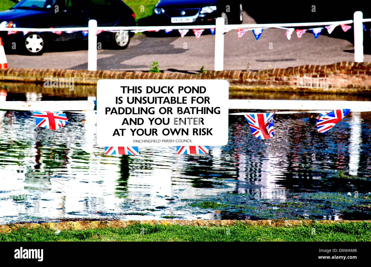 Duckpond sul villaggio verde a Finchingfield, Essex Foto Stock