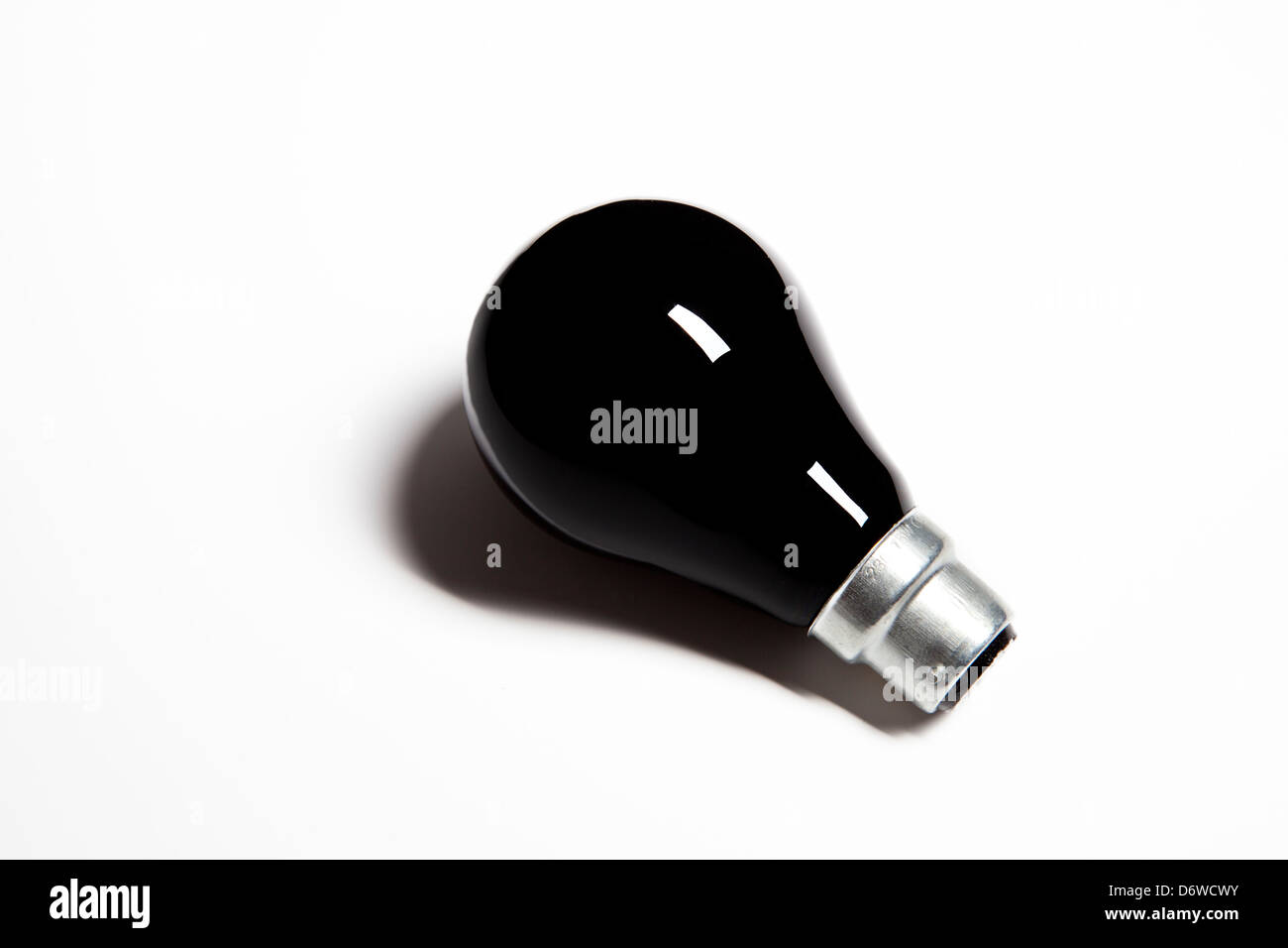 Bulbo di luce ultra violetta lampadina, idea, concetto, nero Foto Stock