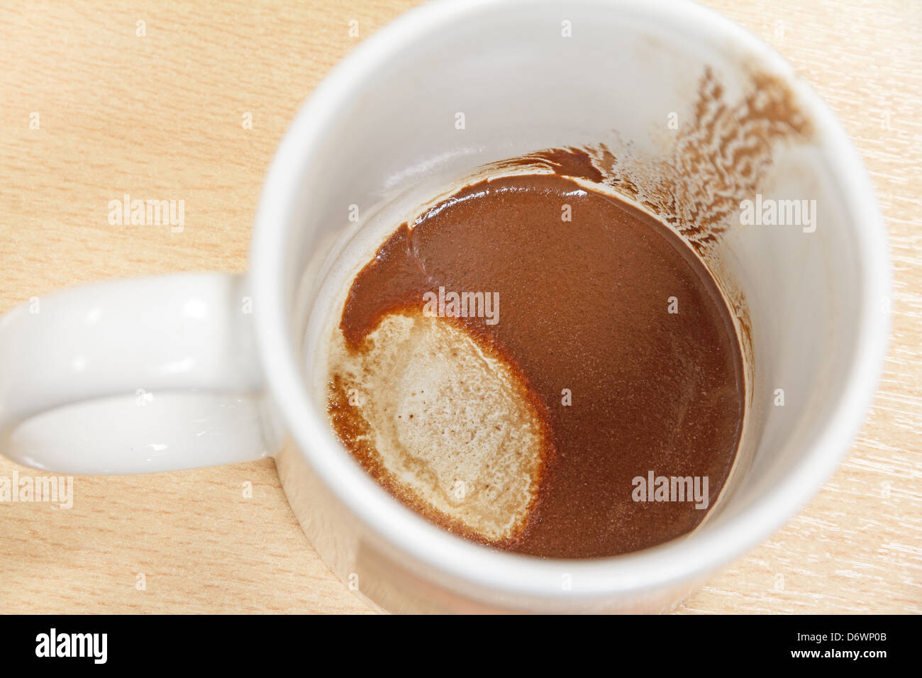 Tazza vuota di caffè, concetto circa il tentativo di prevedere una persona della futura via caffè forte Foto Stock