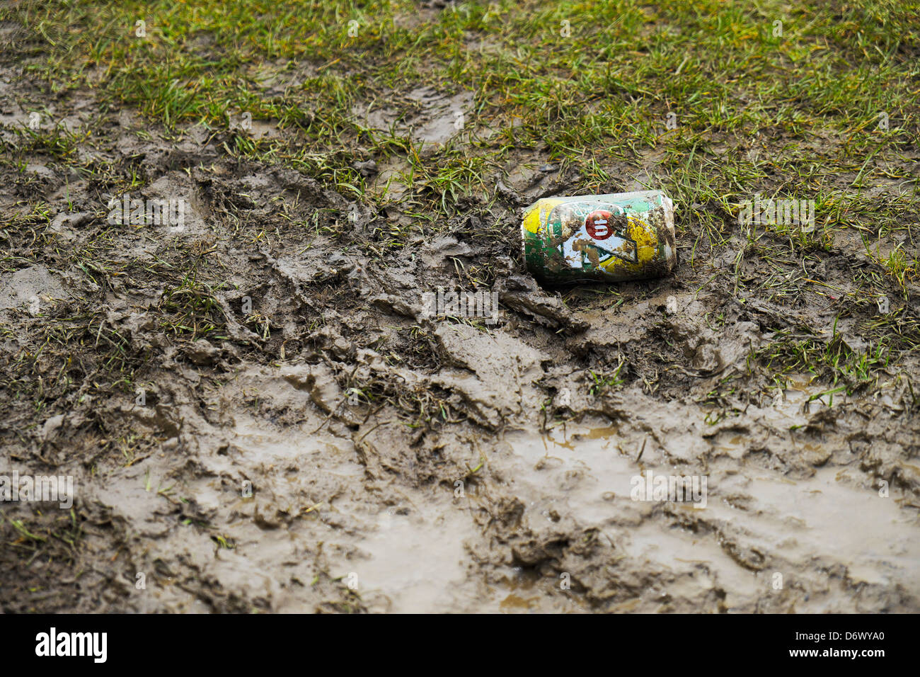 Un scartato può bere. Foto Stock
