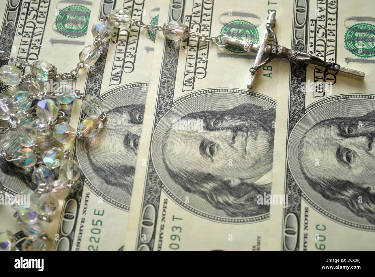 Rosery cordoni su 100 fatture del dollaro Foto Stock