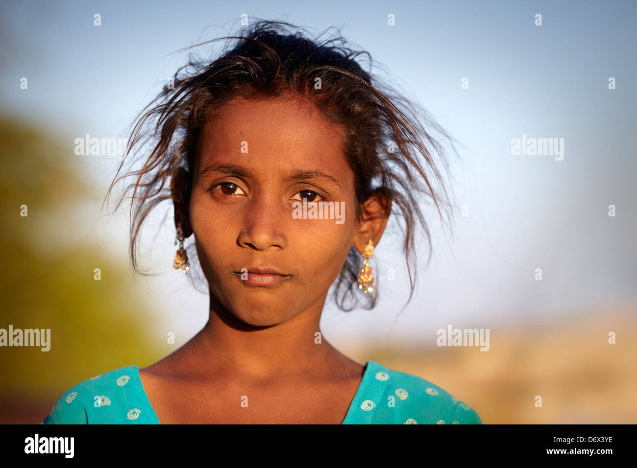 Ritratto di giovane ragazza indiana, Jaisalmer, India Foto Stock