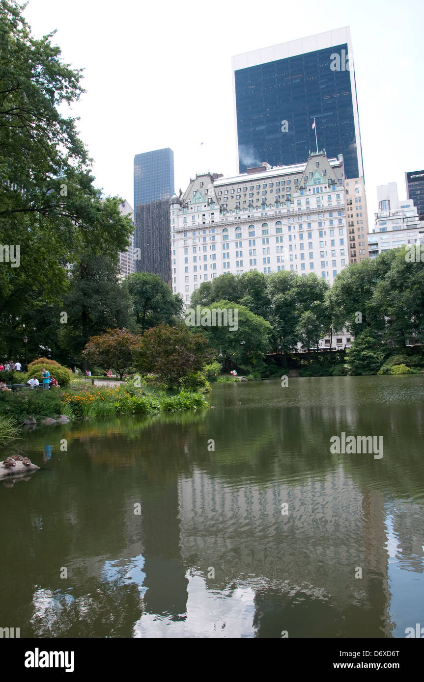 Il Laghetto di Central Park di New York City STATI UNITI D'AMERICA Foto Stock