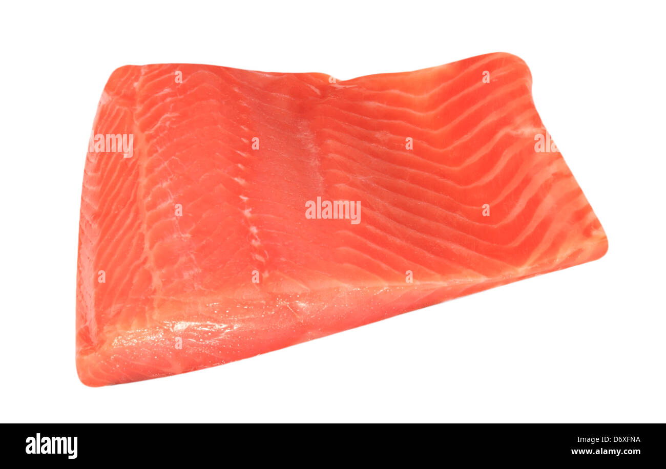Pezzo di pesce rosso Filetto isolato su bianco Foto Stock