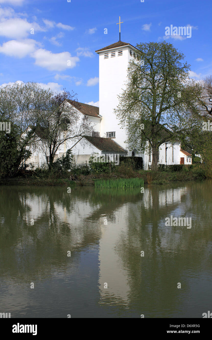 Chiesa di tutti i santi, Castagno Avenue, Weston verde, Speen, Surrey, Inghilterra, Regno Unito. Foto Stock