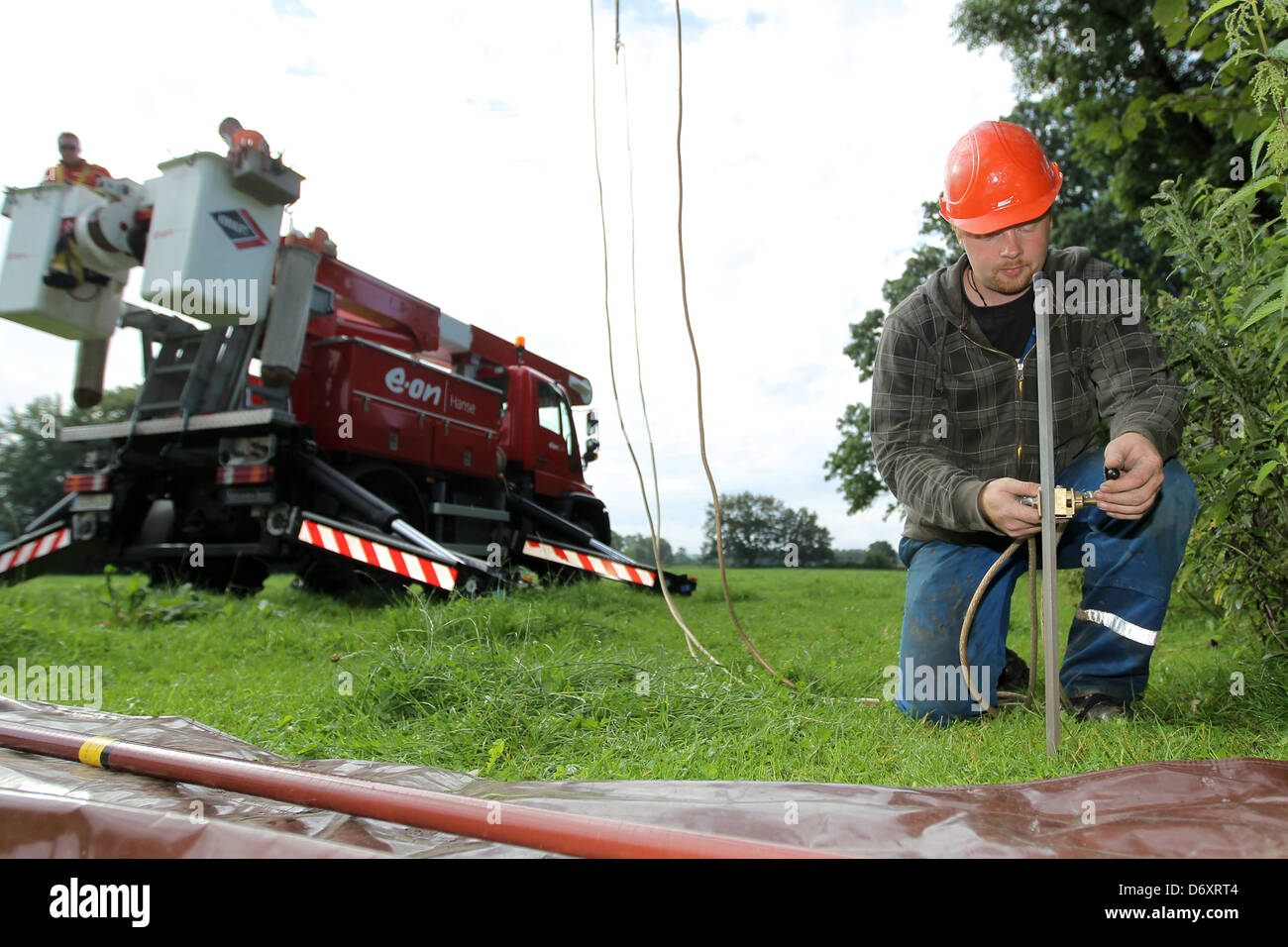Handewitt, Germania, messa a terra delle linee di media tensione Foto Stock
