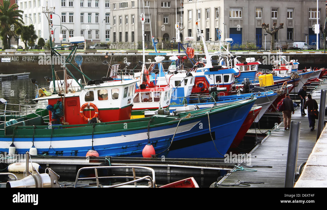 Barche da pesca ormeggiate nel porto Foto Stock