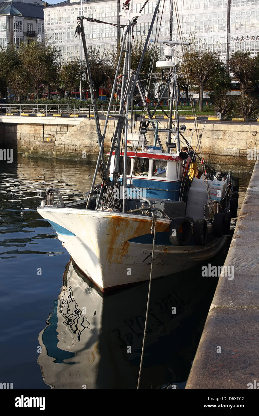 Barche da pesca ormeggiate nel porto Foto Stock
