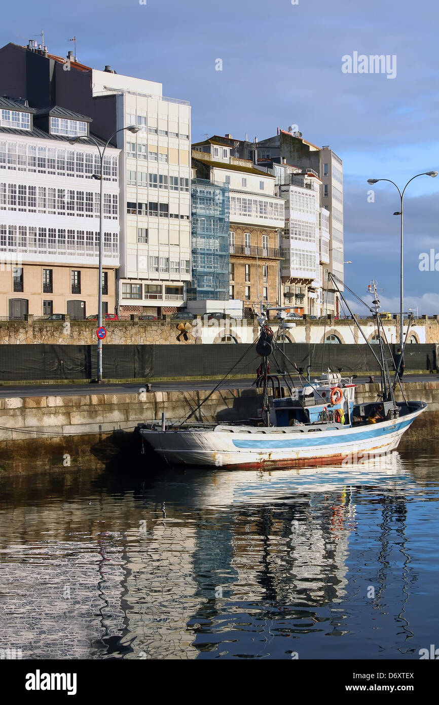 Barche da pesca ormeggiate nel porto Foto Stock